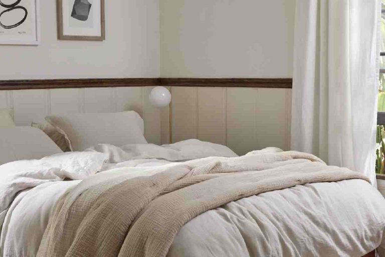 Give New Life To Empty Bedroom Wall Decor