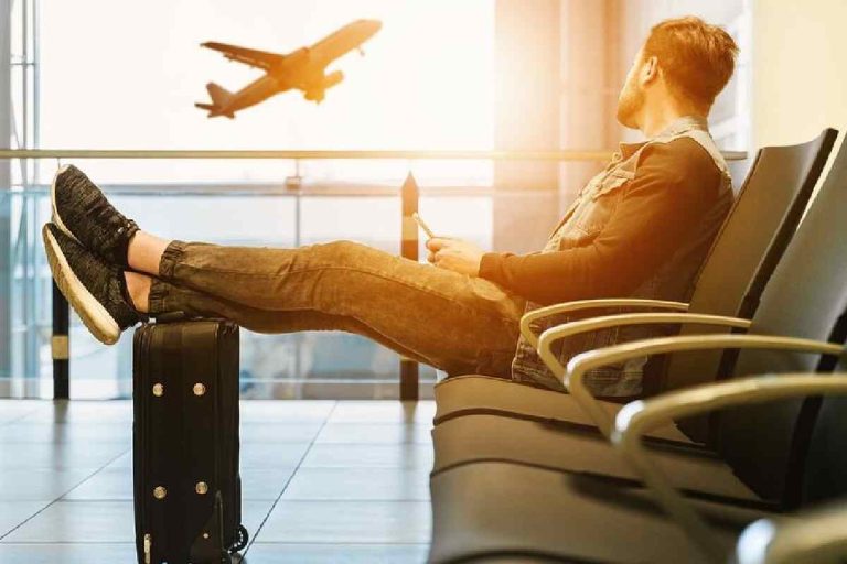 How to Deal With Fear of Flying: Tips for New Travelers 