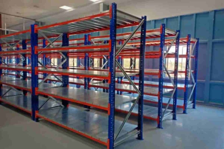 Pallet Rack: To Make + 6 Models To Get Inspired