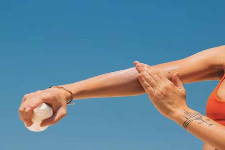 Sunbath: Best Health Benefits And Precautions