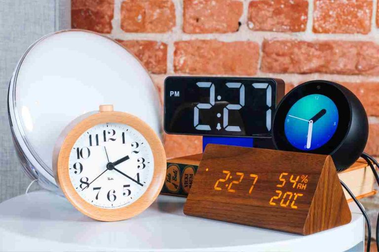 Analog Clock vs digital clock: what are the characteristics?