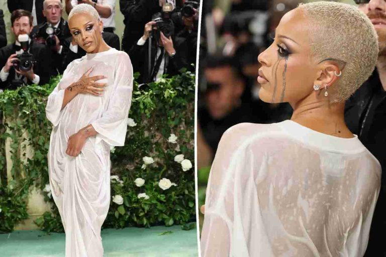 Doja Cat Met Gala 2024 – in a Wet T-shirt Dress 