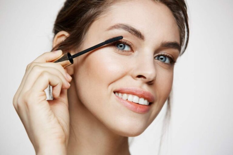 Why Tubing Mascara Is Best for Sensitive Eyes
